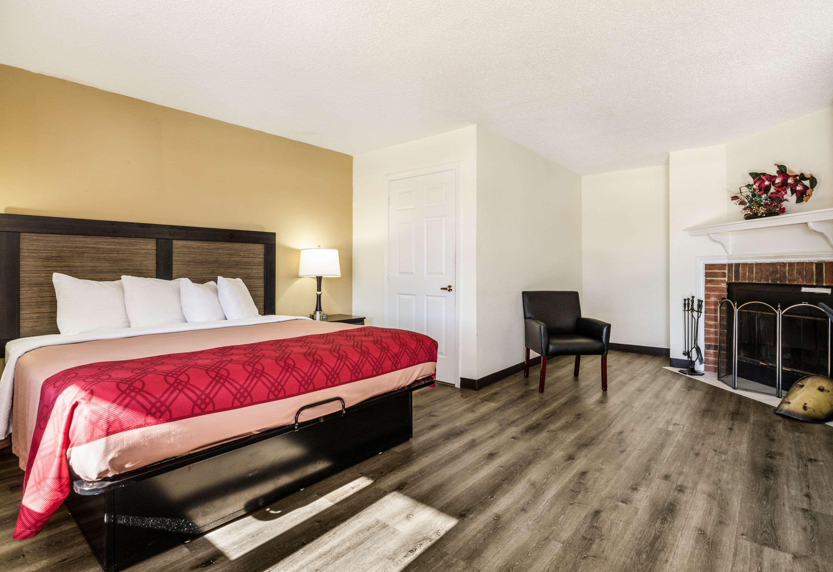 Econo Lodge Glade Springs I-81 Eksteriør bilde