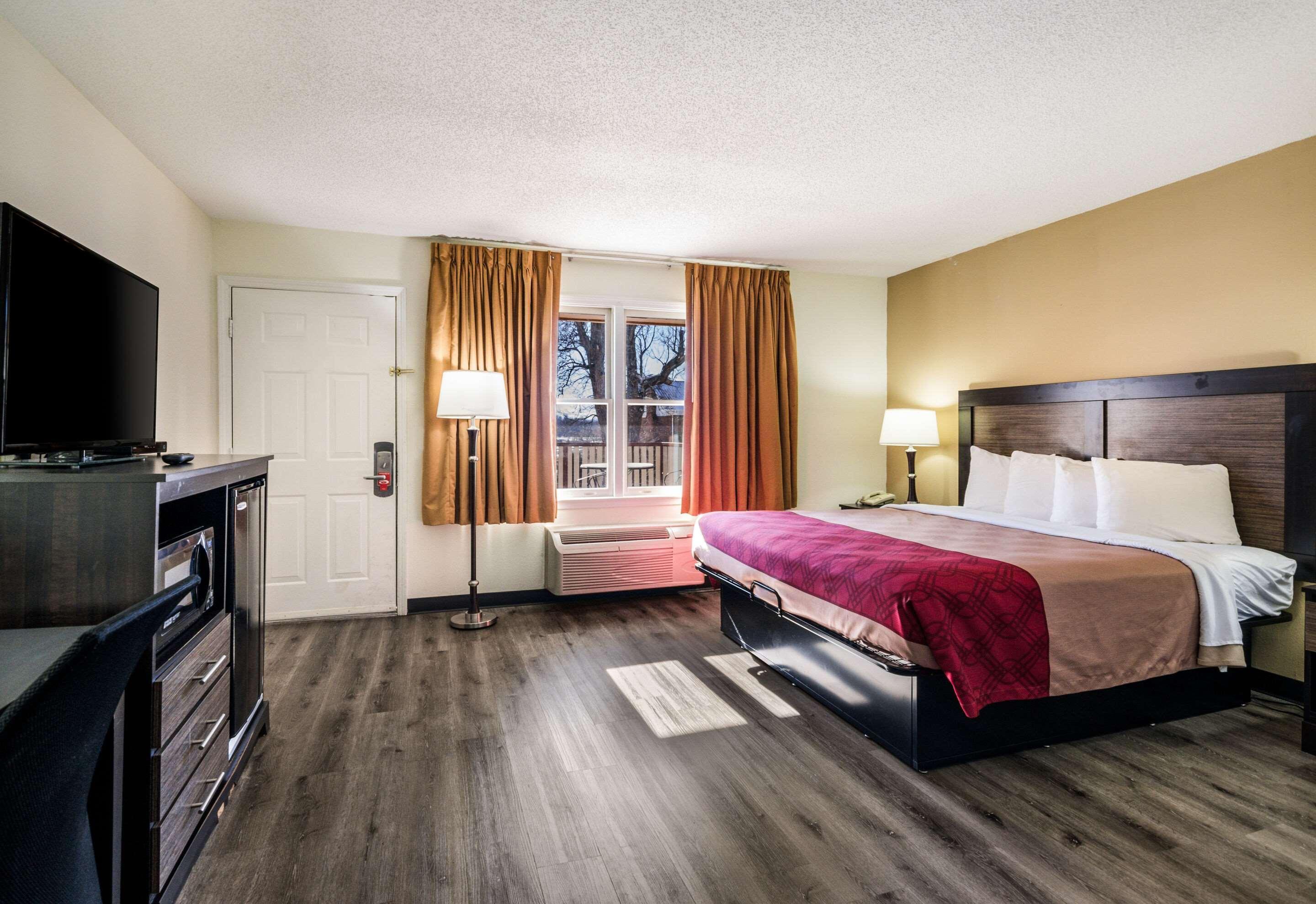Econo Lodge Glade Springs I-81 Eksteriør bilde