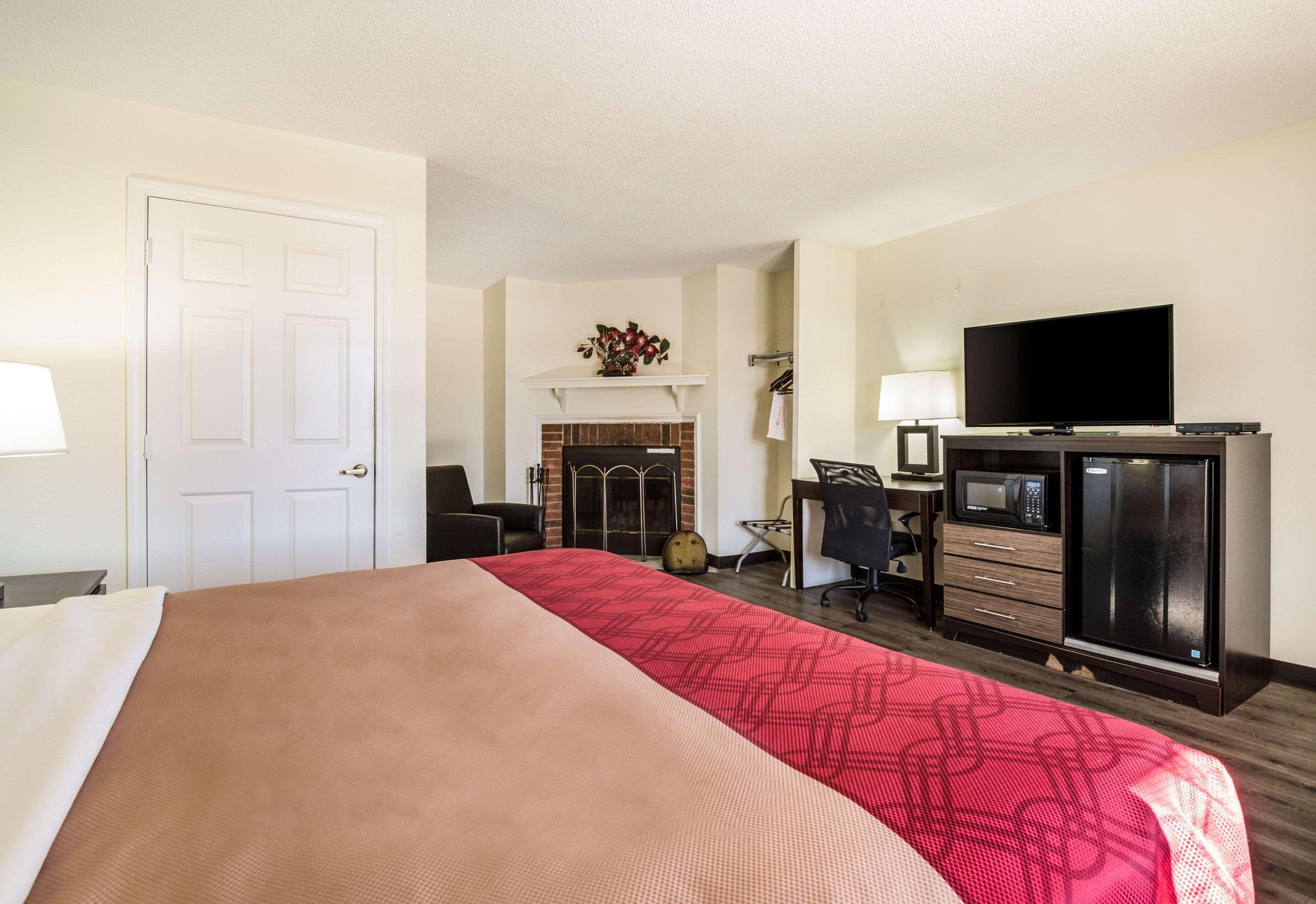 Econo Lodge Glade Springs I-81 Eksteriør bilde