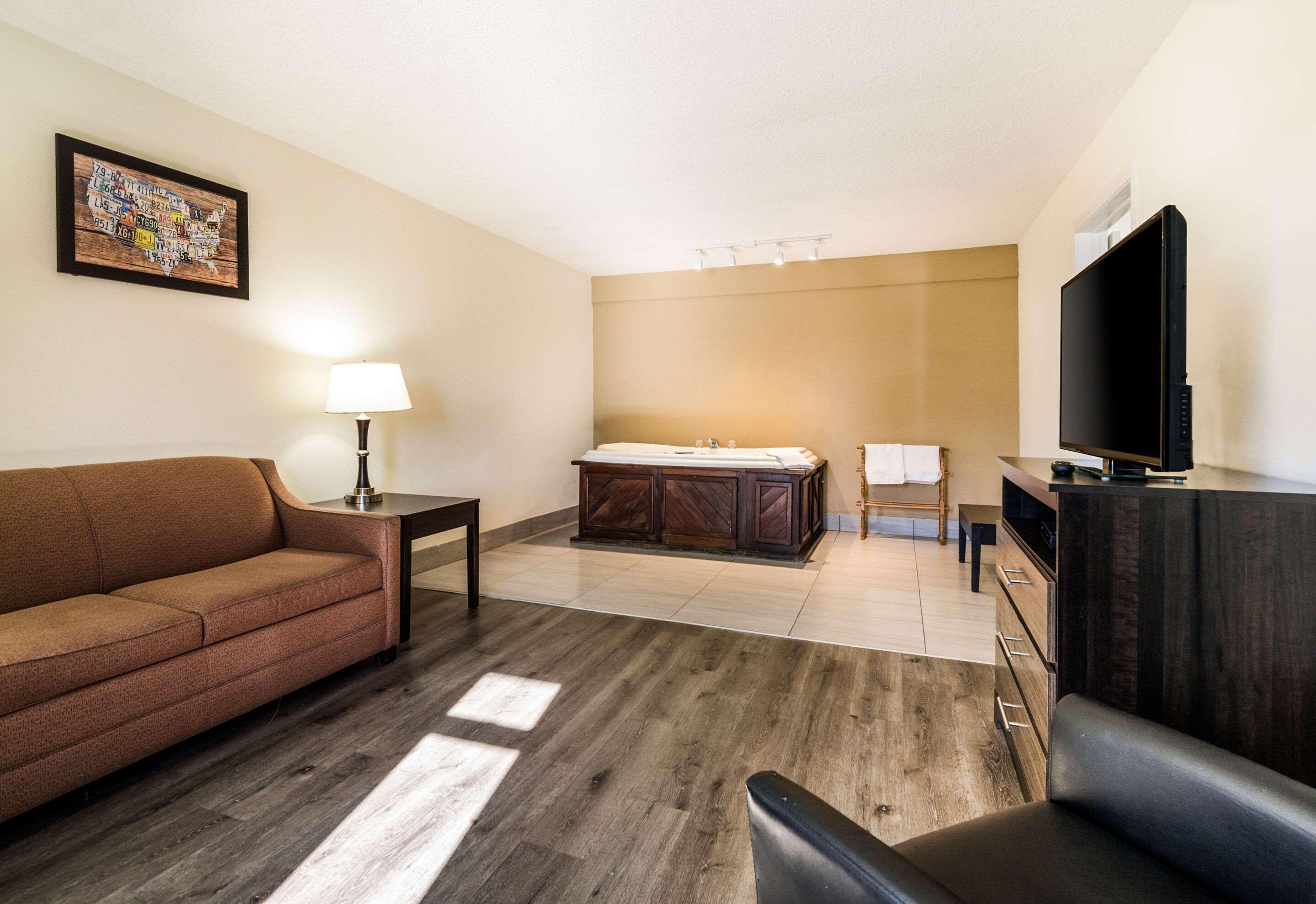 Econo Lodge Glade Springs I-81 Eksteriør bilde