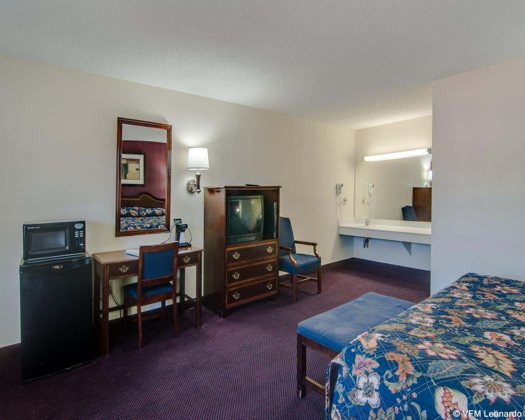 Econo Lodge Glade Springs I-81 Eksteriør bilde