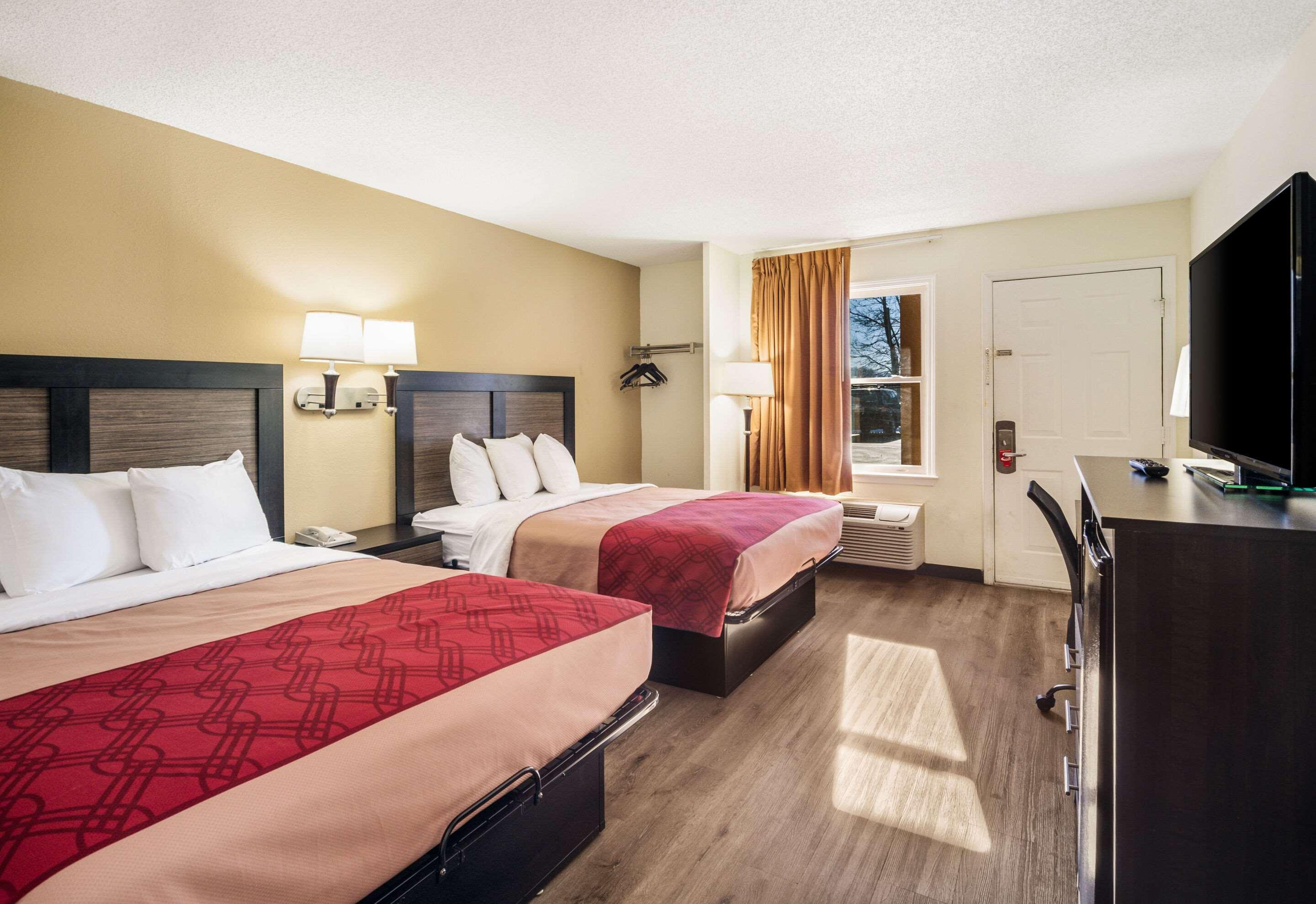 Econo Lodge Glade Springs I-81 Eksteriør bilde