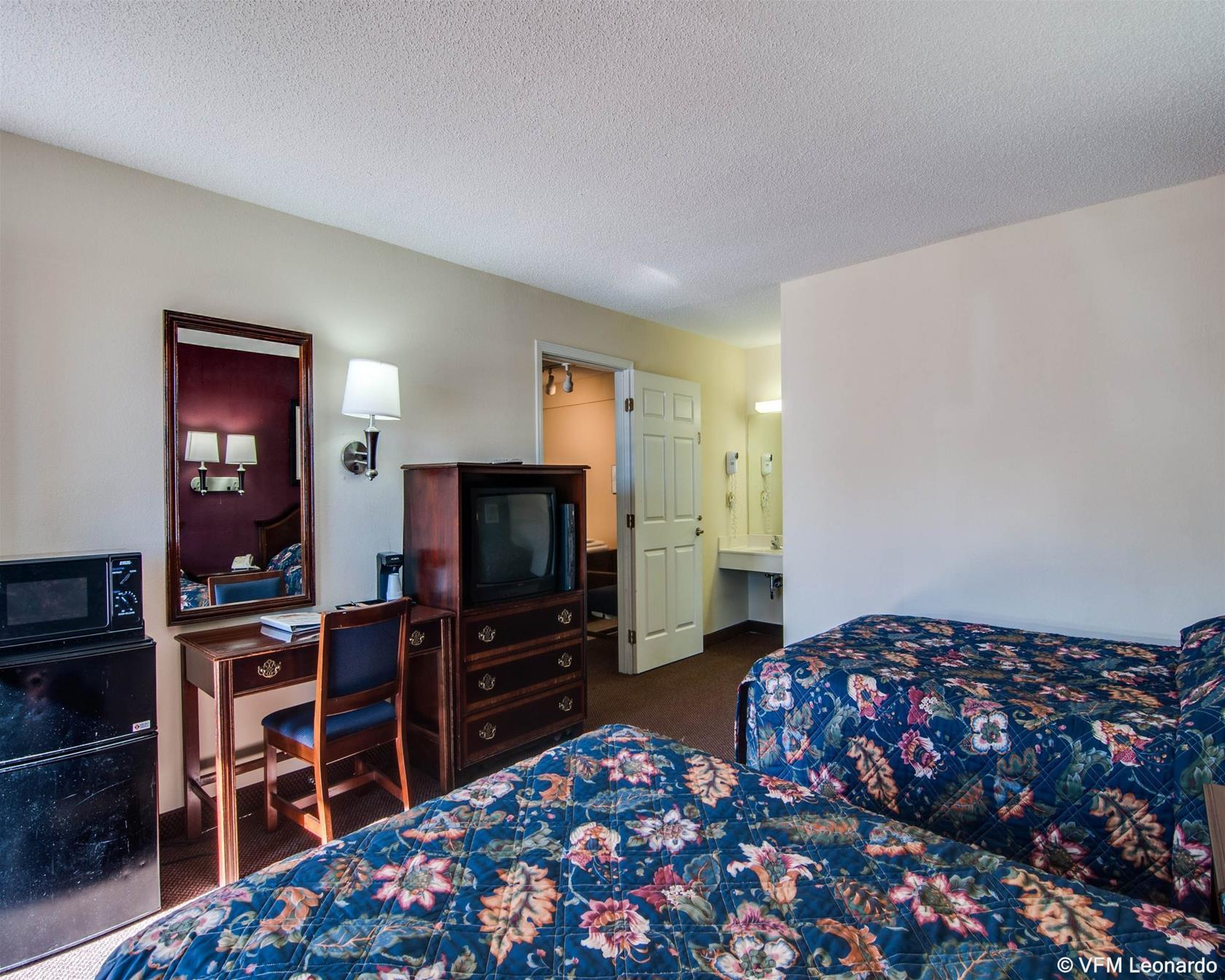 Econo Lodge Glade Springs I-81 Eksteriør bilde