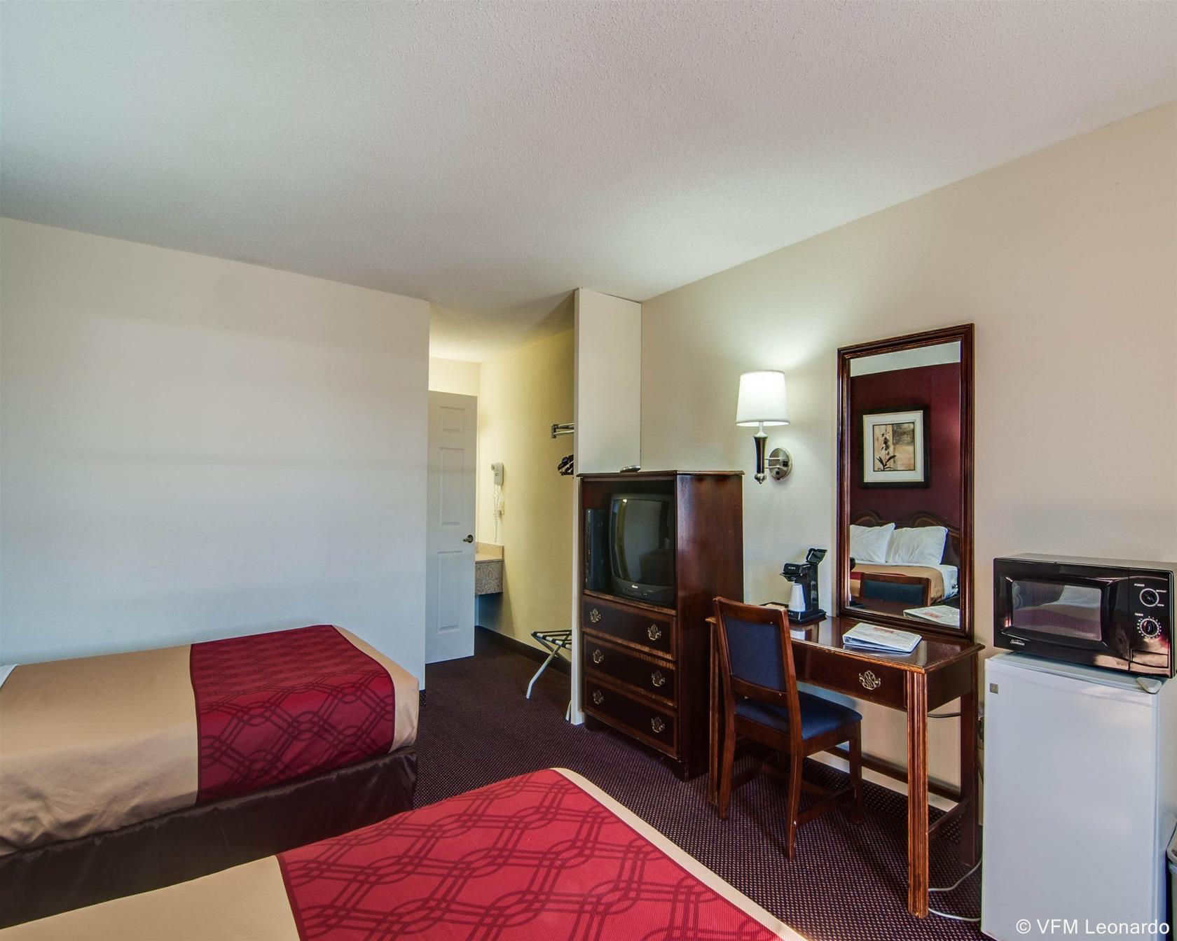 Econo Lodge Glade Springs I-81 Eksteriør bilde