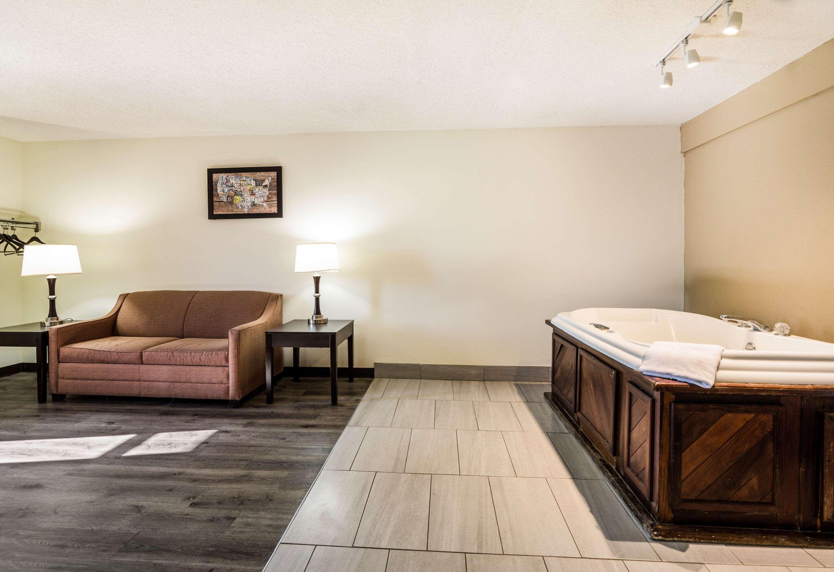 Econo Lodge Glade Springs I-81 Eksteriør bilde