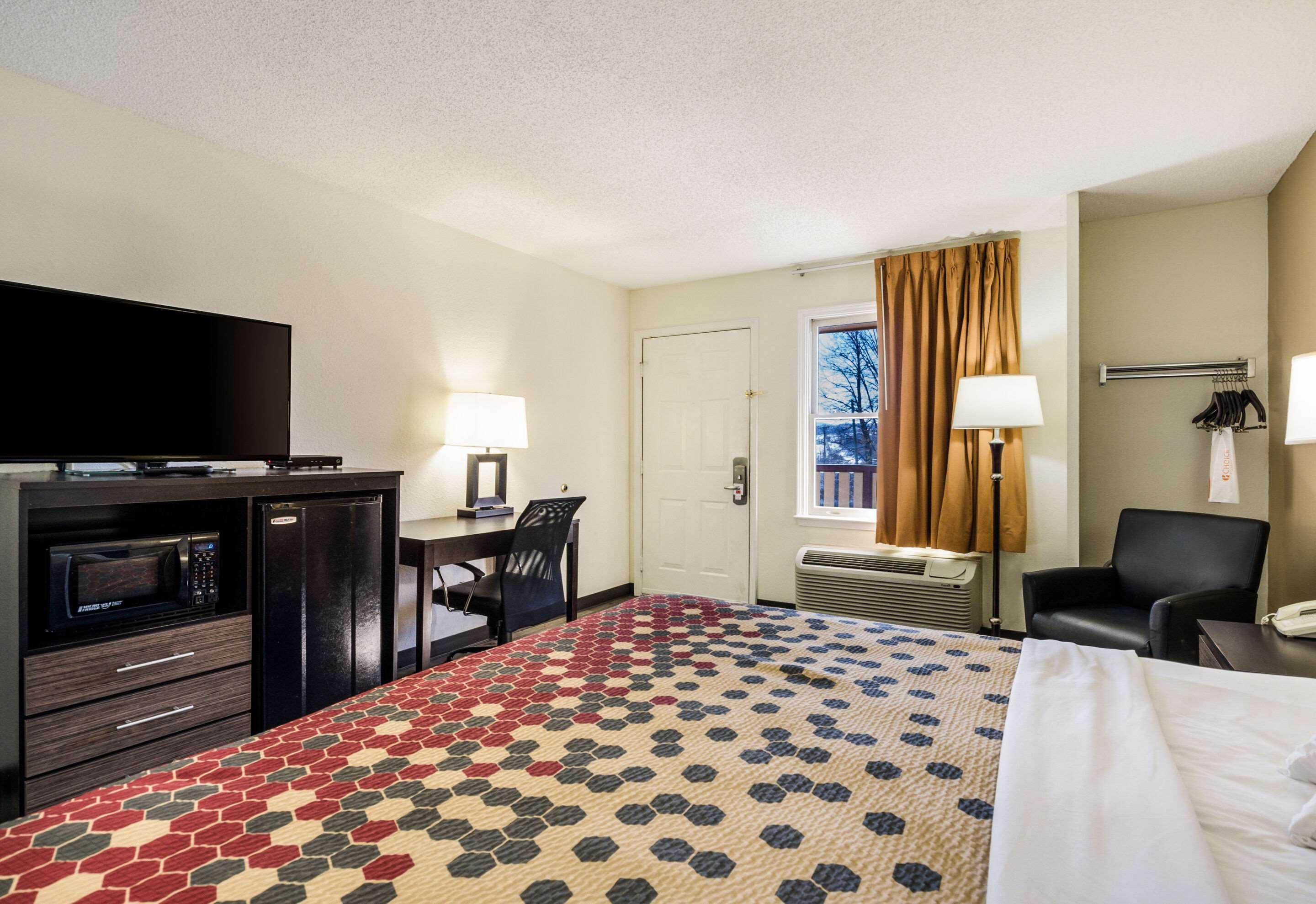 Econo Lodge Glade Springs I-81 Eksteriør bilde