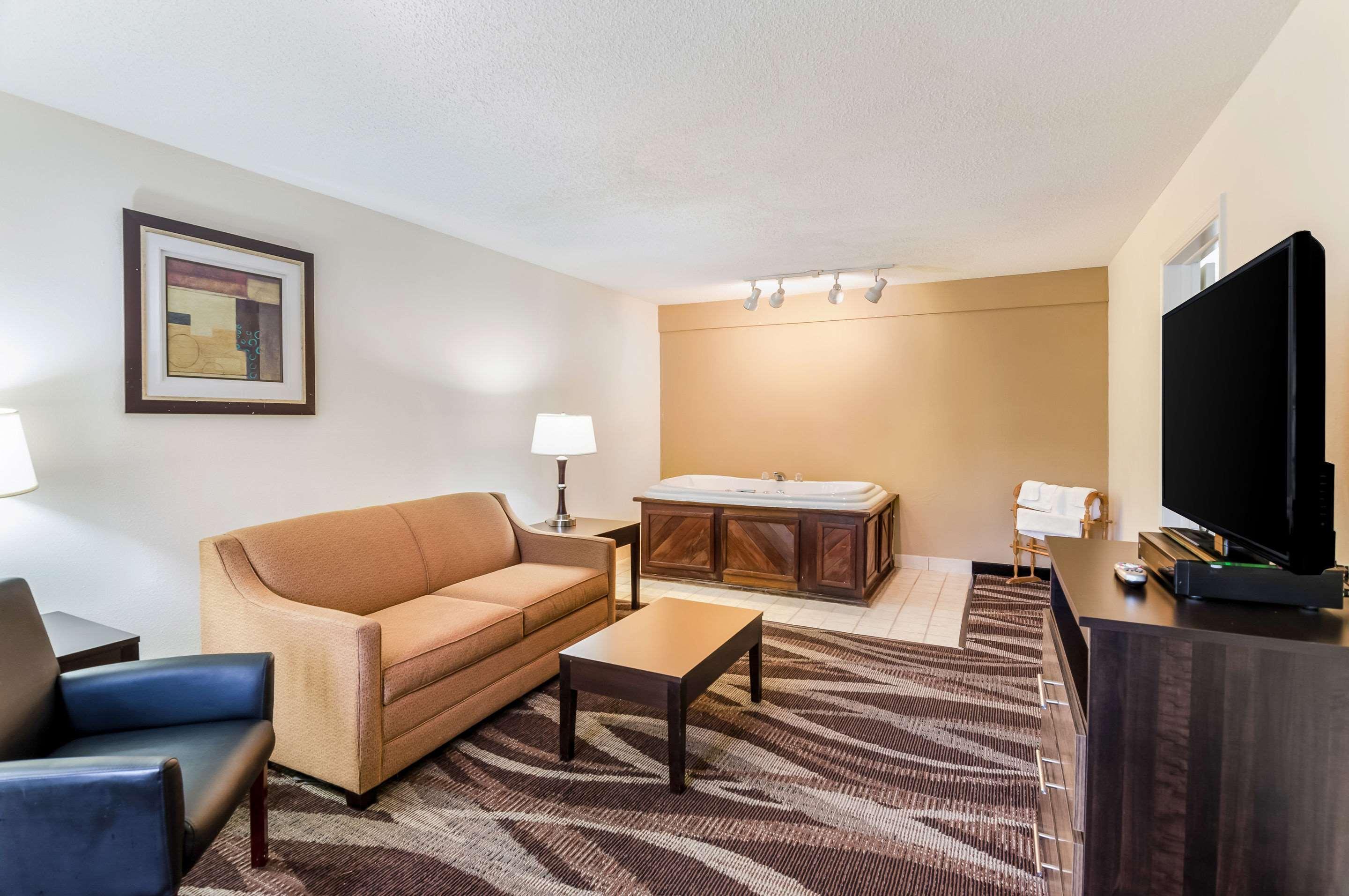 Econo Lodge Glade Springs I-81 Eksteriør bilde