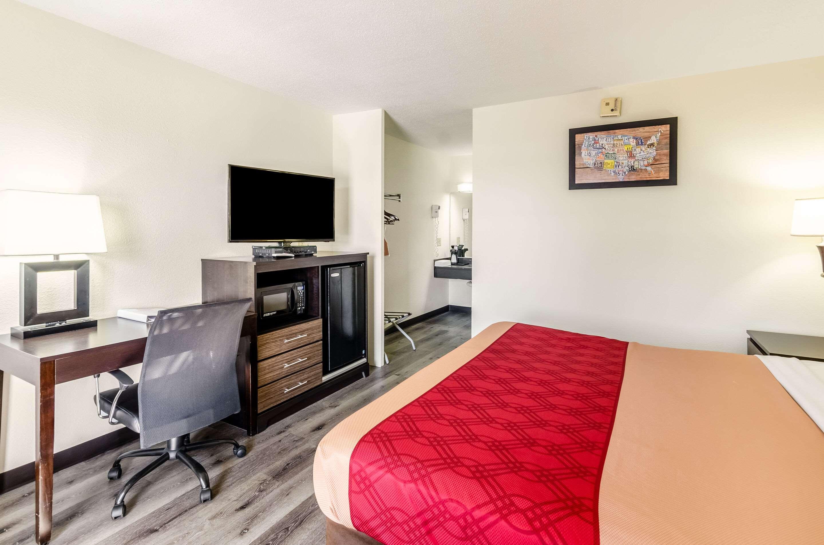 Econo Lodge Glade Springs I-81 Eksteriør bilde