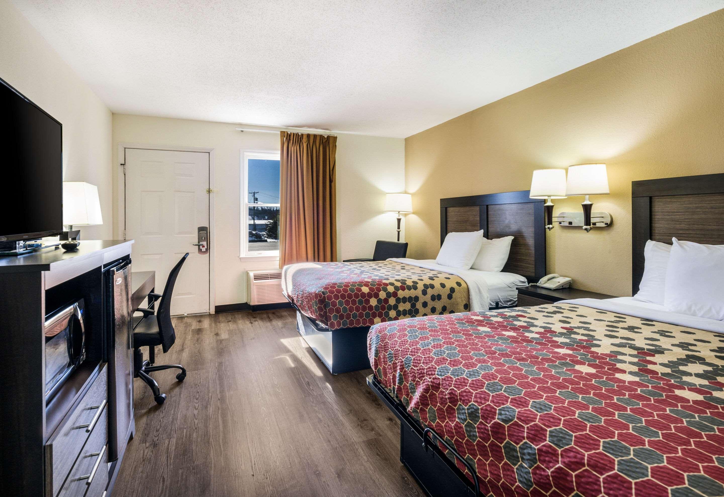 Econo Lodge Glade Springs I-81 Eksteriør bilde